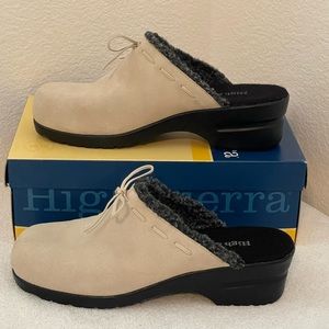 NWT Clogs Cream Suede Size 10